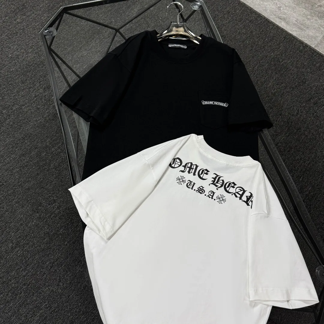 P170 Chrome Hearts 25 high-end versions. The fabric is made of 300 grams of high-density pure cotton. It does not deform or shrink. It has three labels. It is the same style for men and women. Technology: suede foaming + digital printing. Color: white, black. SIZE: S-XL.